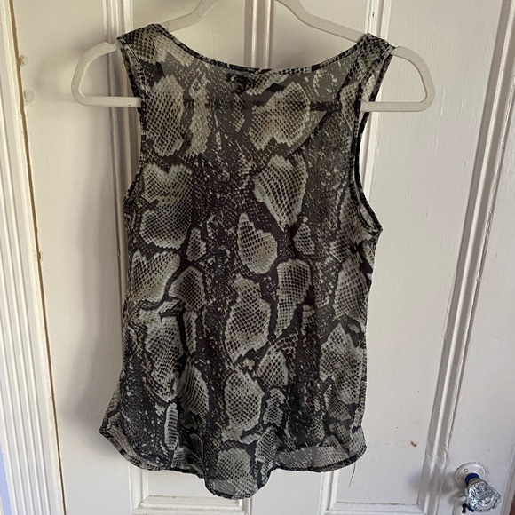 Snake Print Zipper Pocket Top - Picture 4 of 4